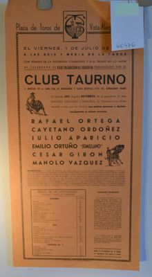 a sign on the wall that says club tauinio