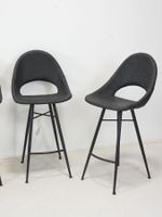 QUATRE TABOURETS de bar en similicuir noir et piétement méta… (photo 3)