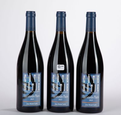 trois bouteilles de vin posées sur une table