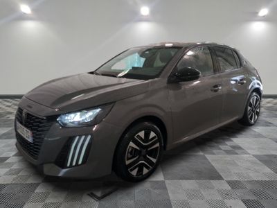 La nouvelle Hyundai i-Pace 2020 est exposée dans le showroom d'un concessionnaire.