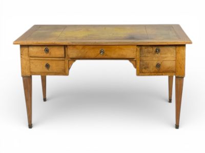 Bureau plat en placage d’acajou double face, ouvrant par cin…