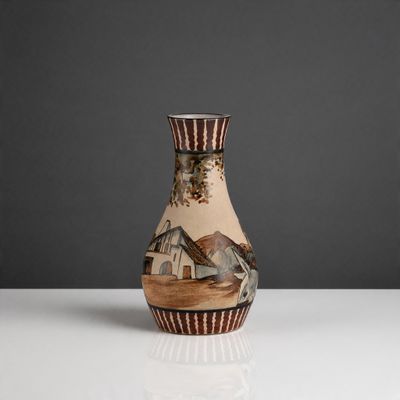 un vase sur lequel figure l'image d'un oiseau