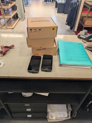 a table with a bunch of cell phones on top of it