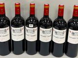 six bouteilles de vin rouge alignées sur une table