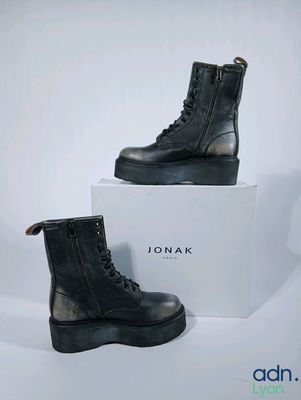 JONAK - Paire de bottines à lacets en cuir vieilli - Pointur…