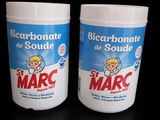 deux flacons de savon « Marc » posés sur une table noire
