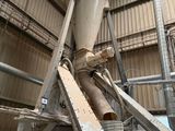 une image d'une machine à l'intérieur d'un bâtiment