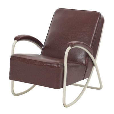 fauteuil à bascule en cuir marron avec structure en métal blanc et repose-pieds