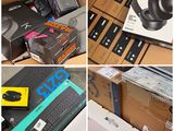 de nombreux modèles de casques différents dans une boîte