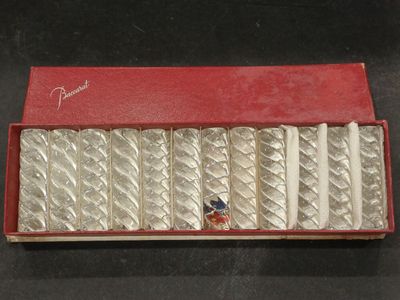 Série de douze porte-couteaux en cristal moulé, m… - Photo 1