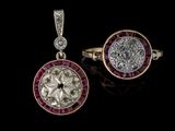 une paire de boucles d'oreilles et de pendentifs en rubis et diamants