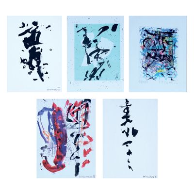 quatre types différents de peintures abstraites sur fond blanc
