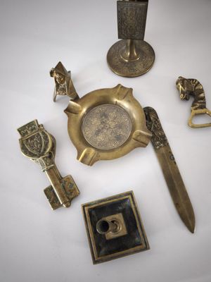 Accessoires de bureau : 7 pièces dont ouvre-lettre bronze à …