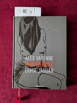 une image représentant un livre sur lequel figure la photo d'une femme assise sur une chaise