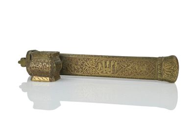 an image of a metal object with a scroll on it