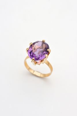 an amethorate ring in yellow gold with a purple stone