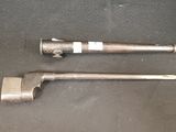 deux outils posés sur une table