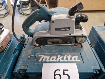 l'image d'une machine posée sur une table