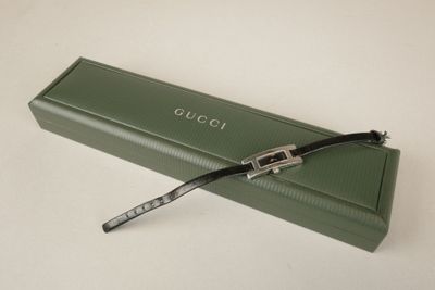 GUCCI. Montre bracelet de dame modèle 3900L en acier, mouvem…