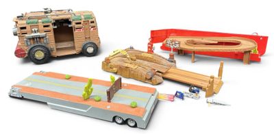 Trois circuits de voiture, longeur entre 37 et 48 cm, on joi…