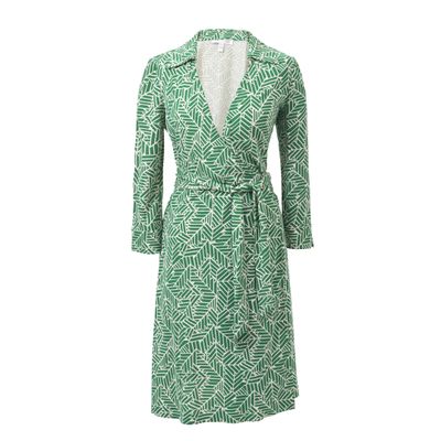 une robe verte et blanche avec un col blanc
