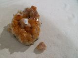 un petit morceau de nourriture posé sur une serviette