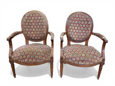 paire de fauteuils de style Louis XVI