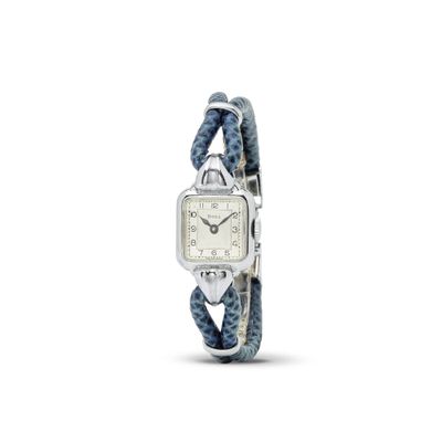 une photo d'une montre pour femme dotée d'un bracelet tressé