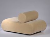 une image représentant une chaise sur laquelle sont posés deux coussins