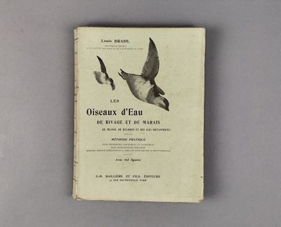 un livre sur lequel figure l'image de deux oiseaux volant dans le ciel