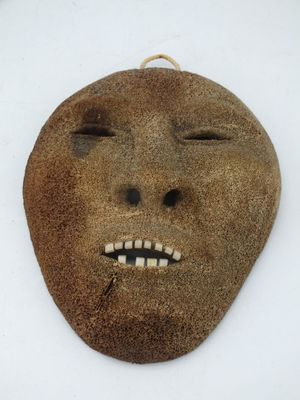 Masque facial, représentation d'un visage anthropomorphe, la…