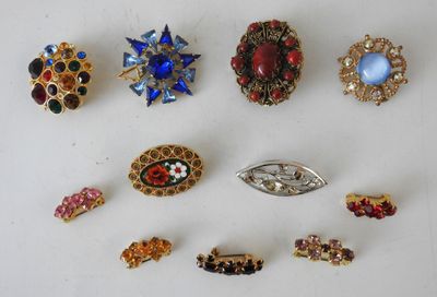 many different types of brooches on a white surface