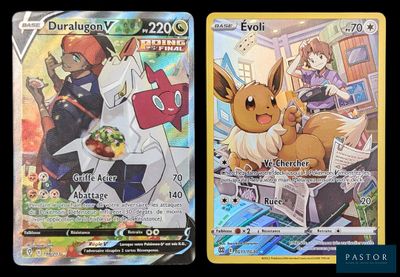 Deux cartes Pokémon sont représentées côte à côte sur un fond noir