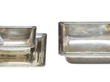 paire de cendriers plaqués argent avec leurs plateaux assortis