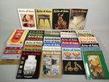 un grand nombre de livres posés sur une table
