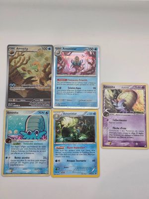 beaucoup de cartes sur la table