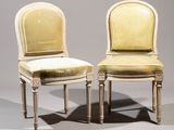 paire de chaises peintes de style Louis XVI