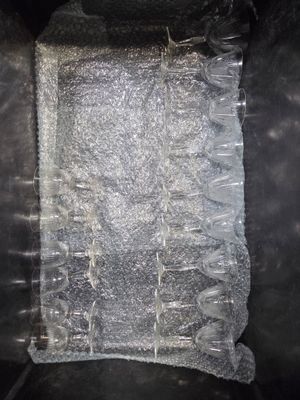 VERRERIE, ensemble de verres à pieds, deux modèles différent…