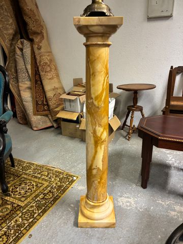 Sellette colonne en marbre jaune. H 120 cm