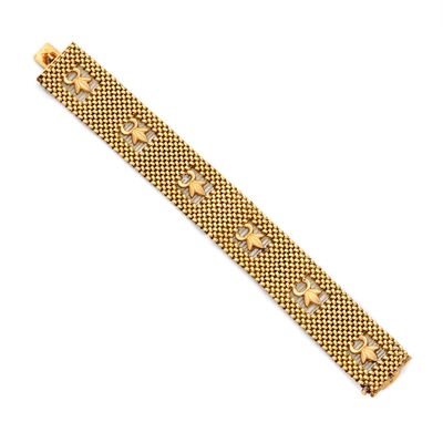 un bracelet en or orné d'étoiles et de diamants