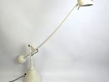 une image représentant une lampe sur fond blanc