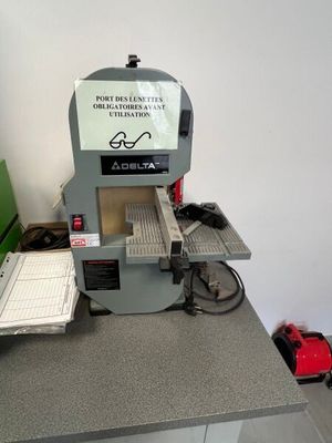 a machine that is sitting on top of a counter