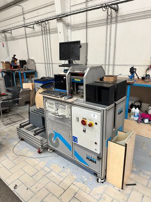 a machine that is sitting in the middle of a room
