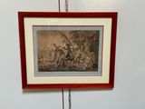 tableau représentant un groupe de personnes dans un décor boisé, accroché au mur