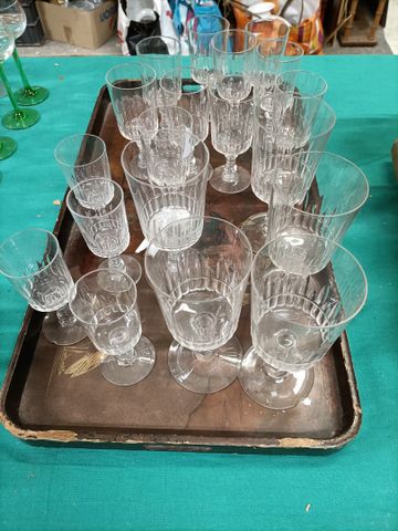 Partie de service de de verres en cristal