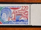 le timbre représente un homme et une femme