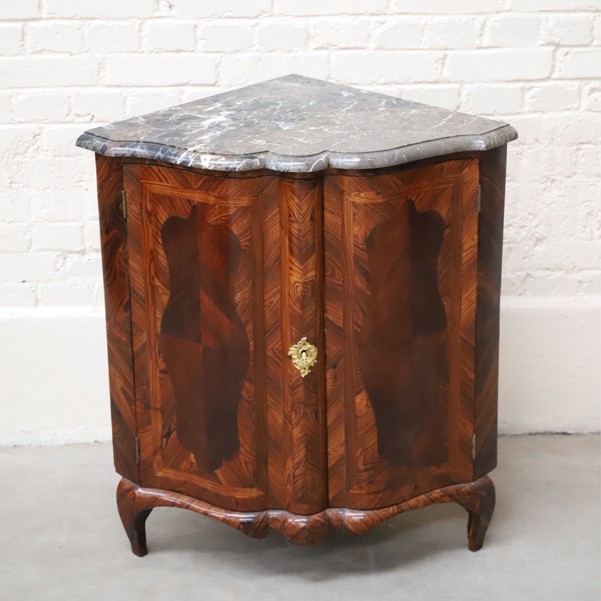 Objets d'art & Curiosités