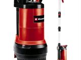 un aspirateur rouge et noir muni d'une poignée rouge