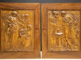 une paire de panneaux en bois sculpté représentant le baptême de Jésus et de Marie