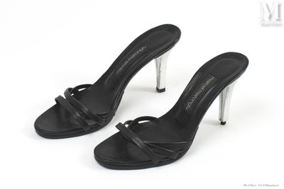 sandales noires à talons hauts avec un nœud sur la pointe